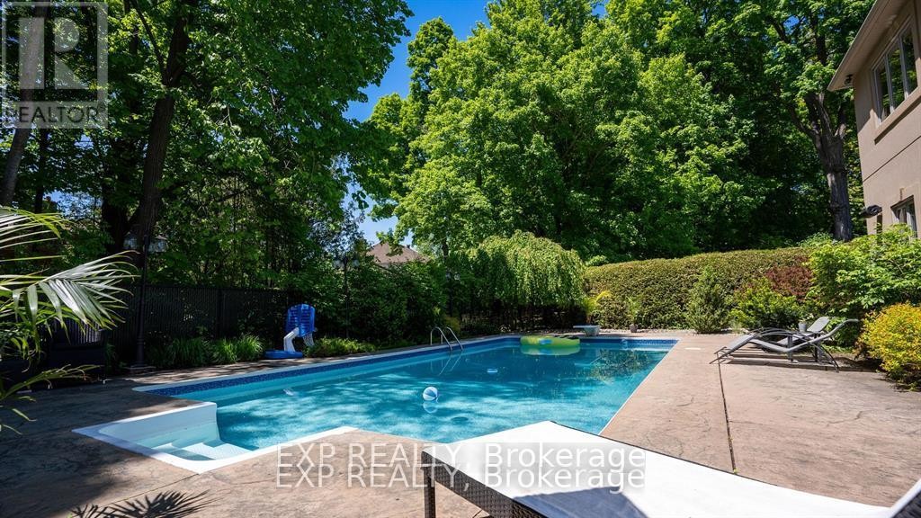 












17 CHESSWOOD COURT

,
Ottawa,




Ontario
K2E7E3

