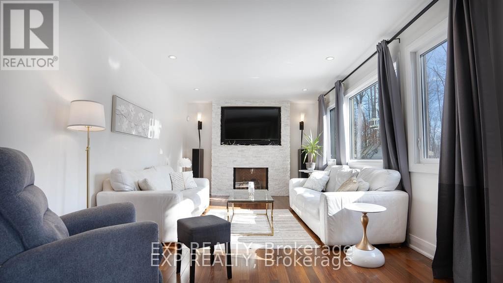 












17 CHESSWOOD COURT

,
Ottawa,




Ontario
K2E7E3

