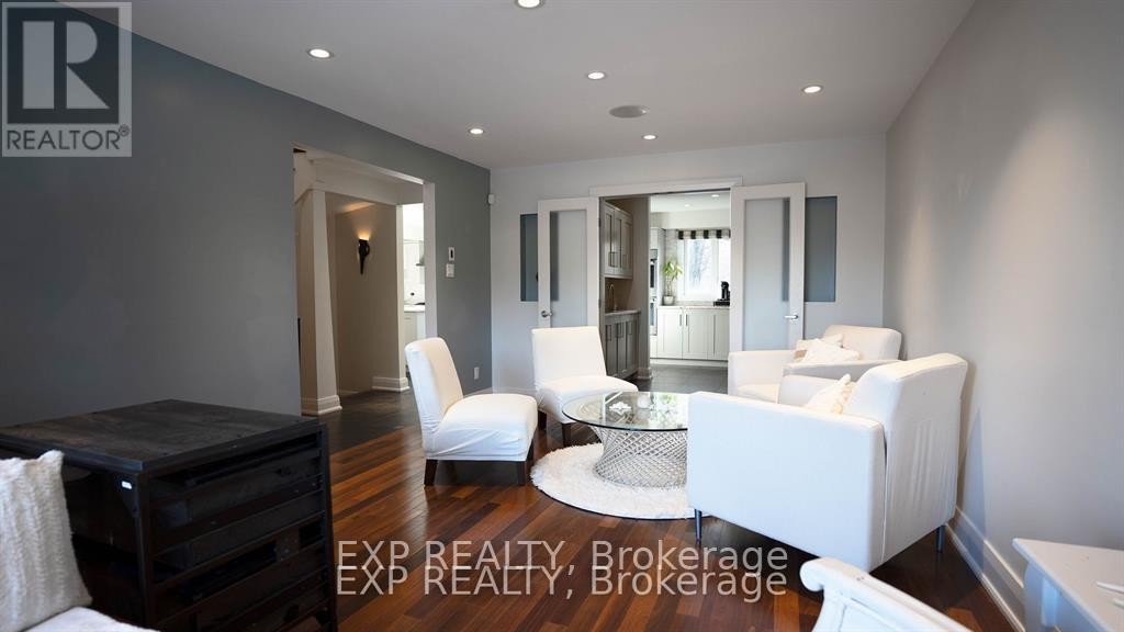 












17 CHESSWOOD COURT

,
Ottawa,




Ontario
K2E7E3

