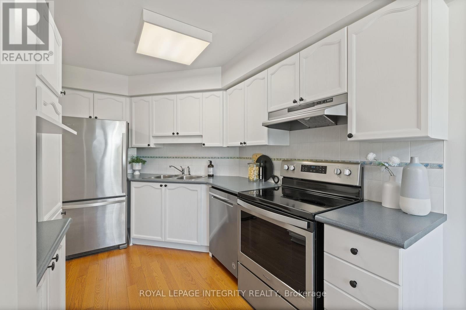 












E - 108 CENTREPOINTE DRIVE

,
Ottawa,




Ontario
K2G6K3

