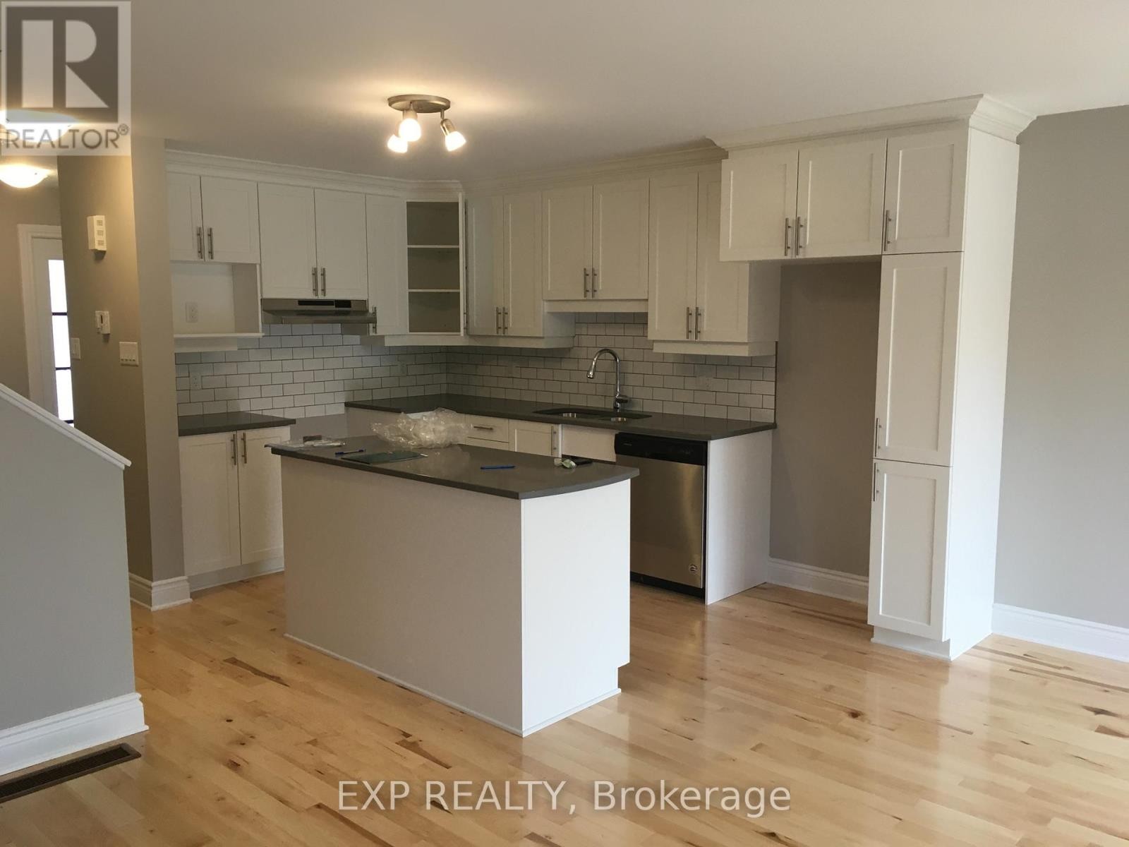 












144 ST MALO PLACE

,
Russell,




Ontario
K0A1W0


