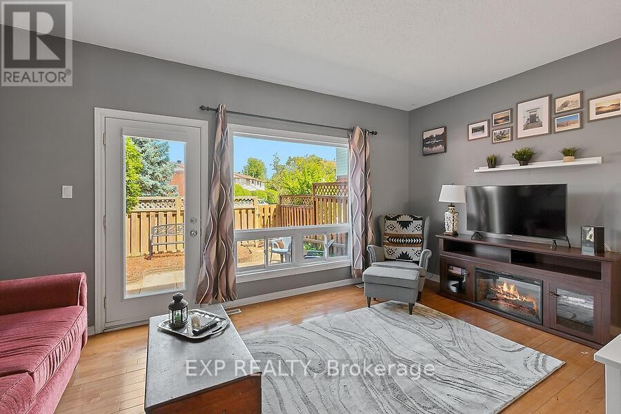 












56 B FOXFIELD DRIVE

,
Ottawa,




Ontario
K2J1P7

