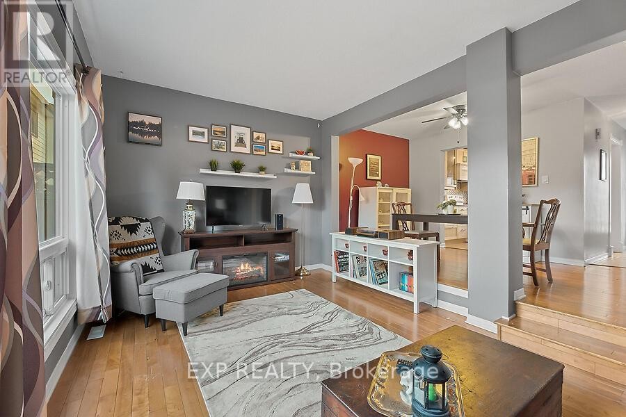 












56 B FOXFIELD DRIVE

,
Ottawa,




Ontario
K2J1P7

