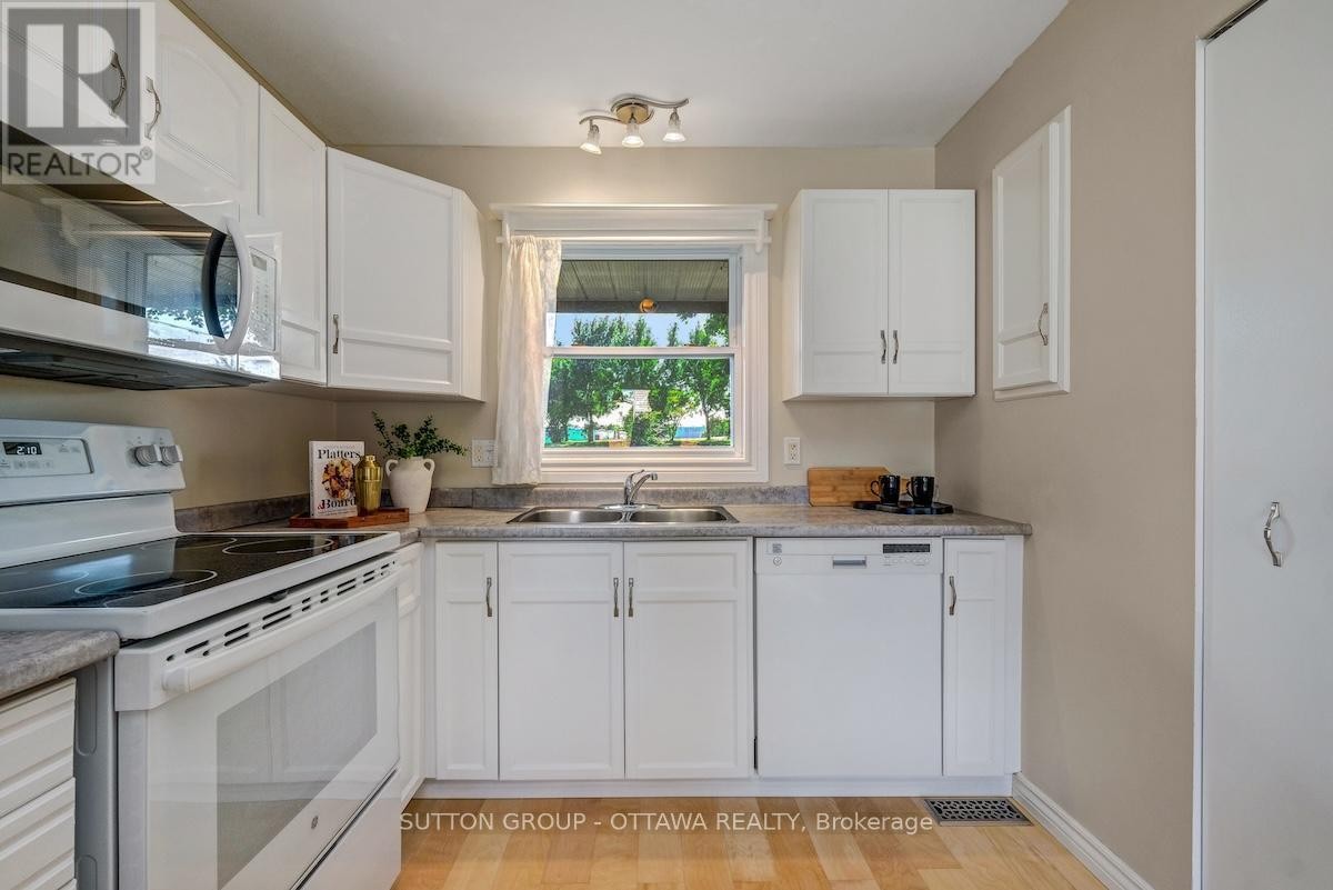 












1677 BOTTRIELL WAY N

,
Ottawa,




Ontario
K4A1W1

