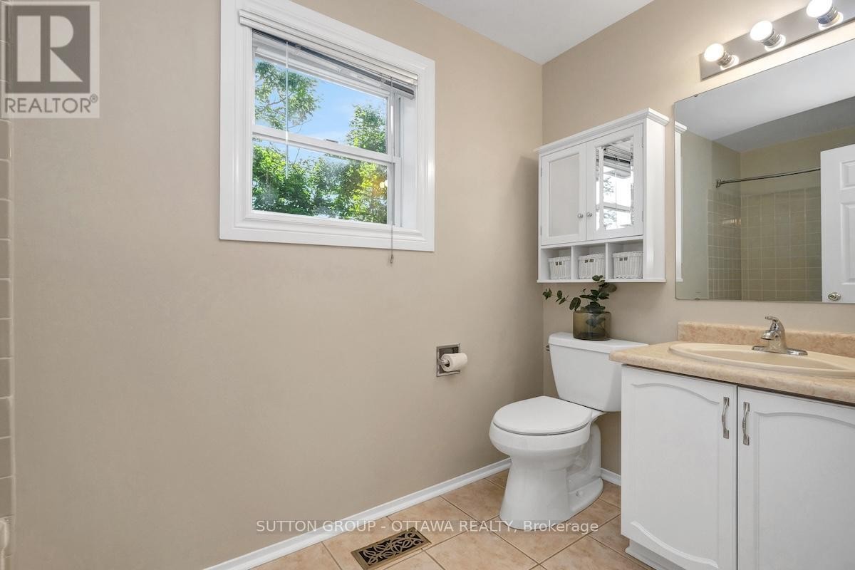 












1677 BOTTRIELL WAY N

,
Ottawa,




Ontario
K4A1W1

