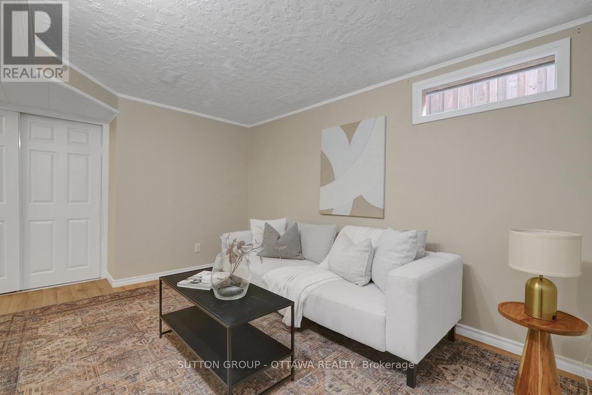 












1677 BOTTRIELL WAY N

,
Ottawa,




Ontario
K4A1W1

