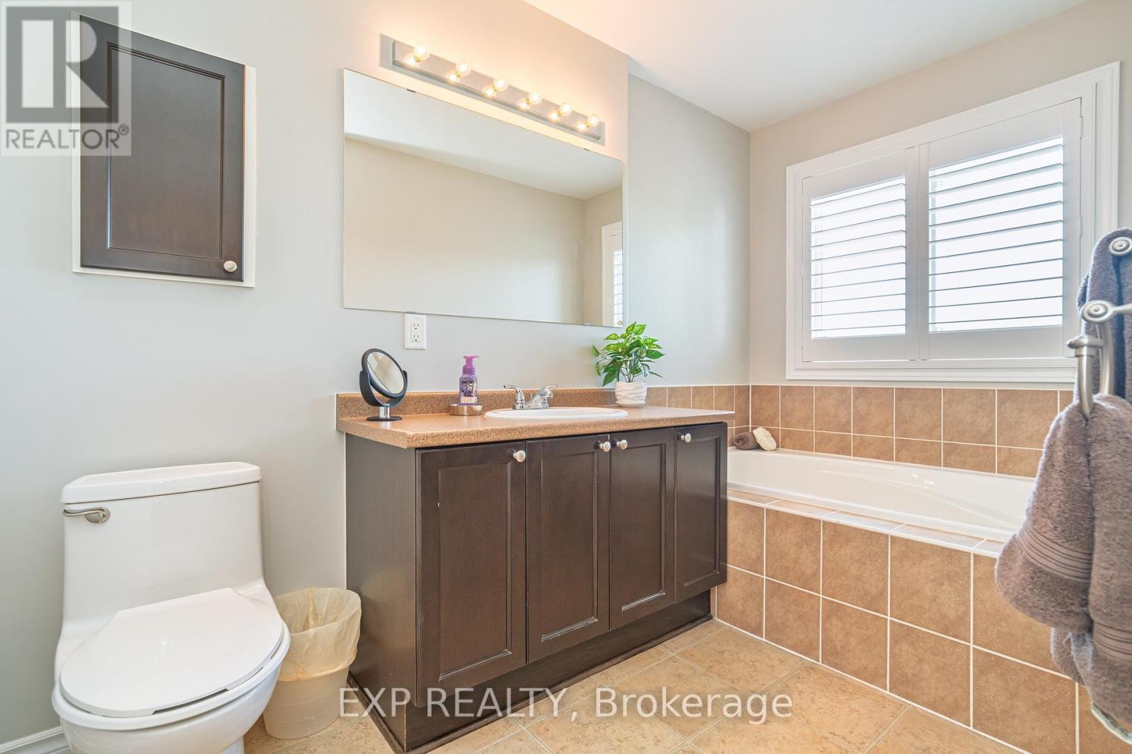 












1836 ARROWGRASS WAY

,
Ottawa,




Ontario
K4A0H9

