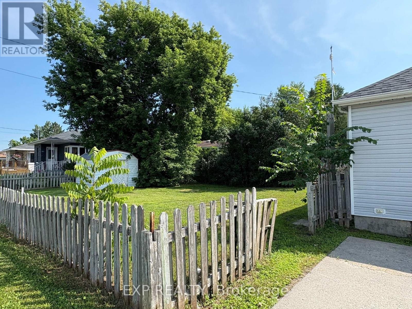 












1174 LAURIER STREET

,
Clarence-Rockland,




Ontario
K4K1C4

