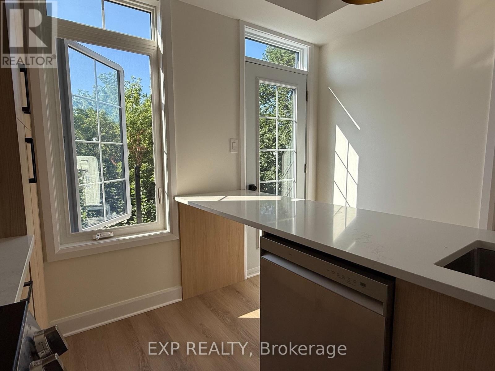 












PH2 - 170 PRETORIA AVENUE

,
Ottawa,




Ontario
K1S1X2

