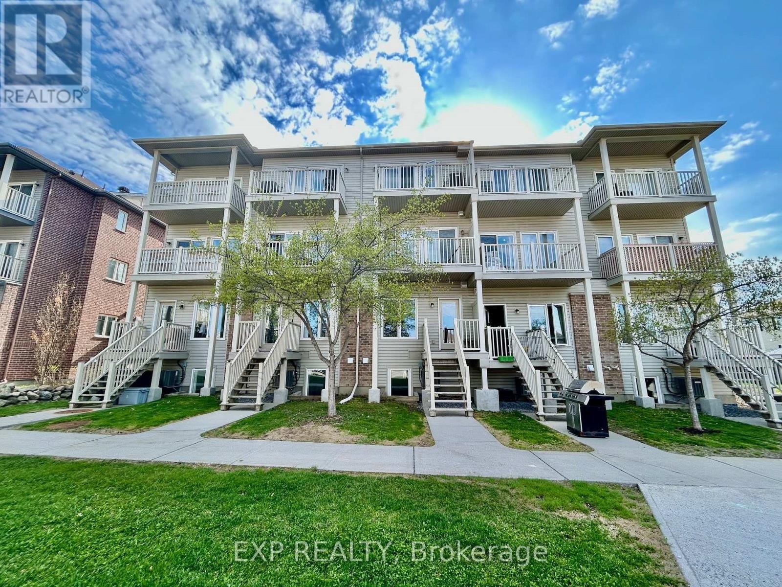 












3 - 208 SHANLY PRIVATE

,
Ottawa,




Ontario
K2J5X6

