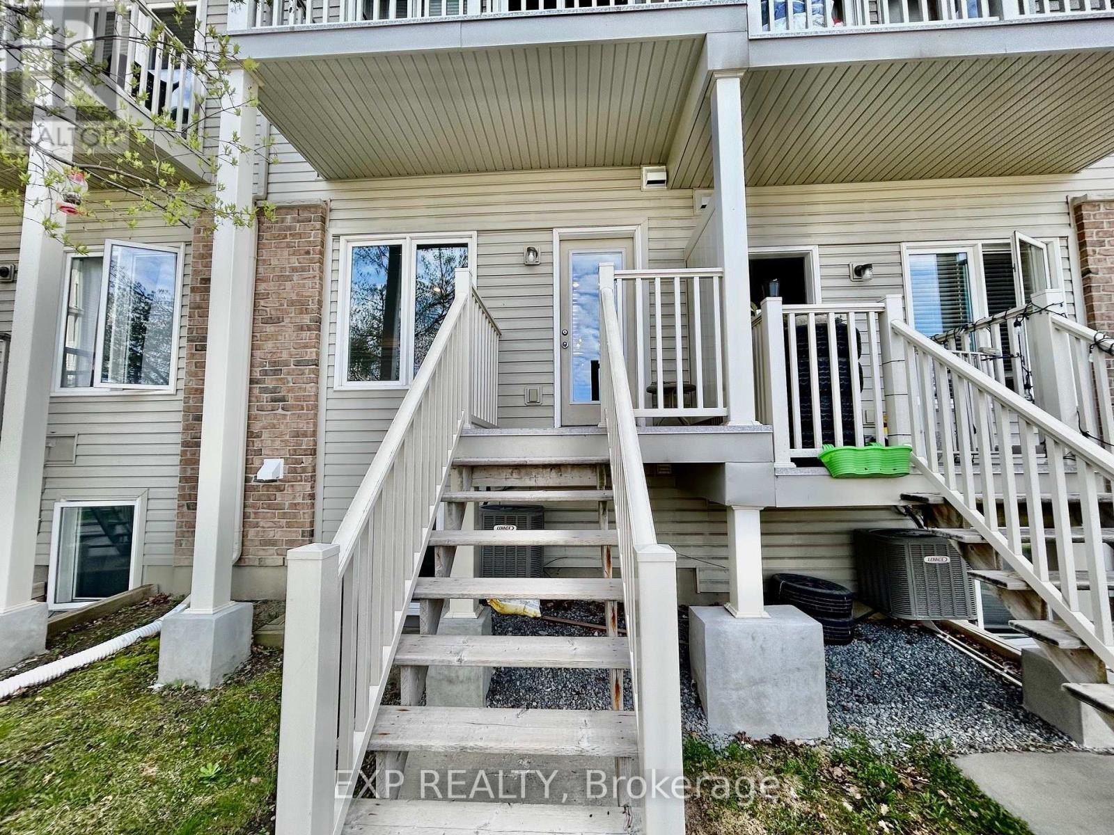 












3 - 208 SHANLY PRIVATE

,
Ottawa,




Ontario
K2J5X6

