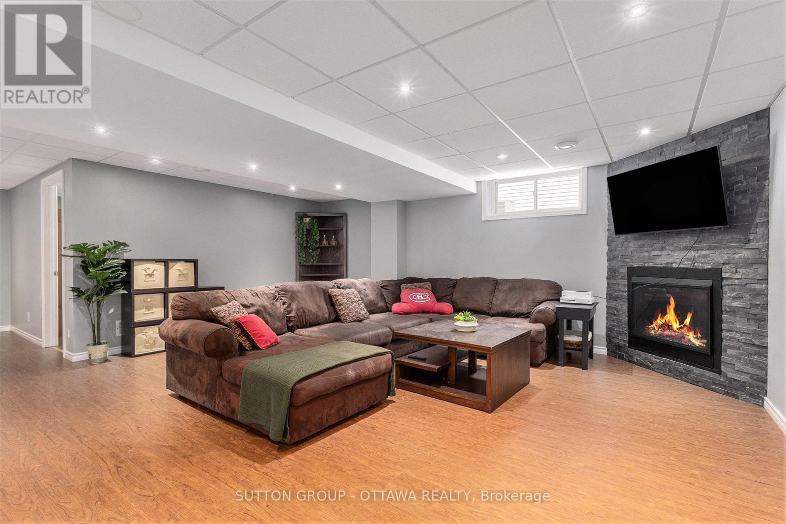 












56 HONORE CRESCENT

,
The Nation,




Ontario
K0A2M0

