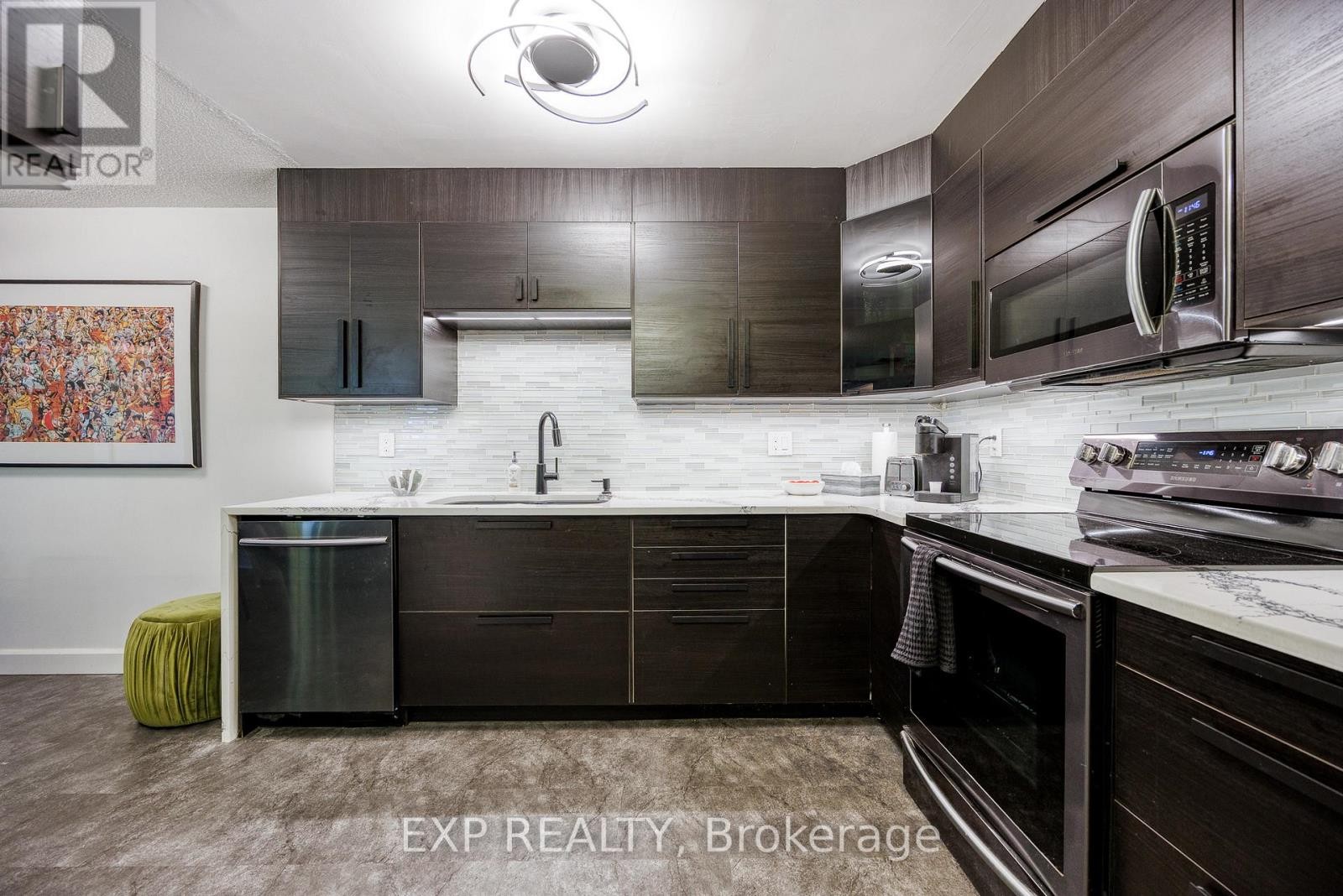 












1003 - 373 LAURIER AVENUE E

,
Ottawa,




Ontario
K1N8X6

