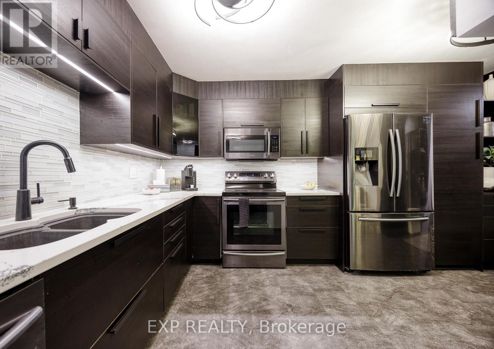 












1003 - 373 LAURIER AVENUE E

,
Ottawa,




Ontario
K1N8X6

