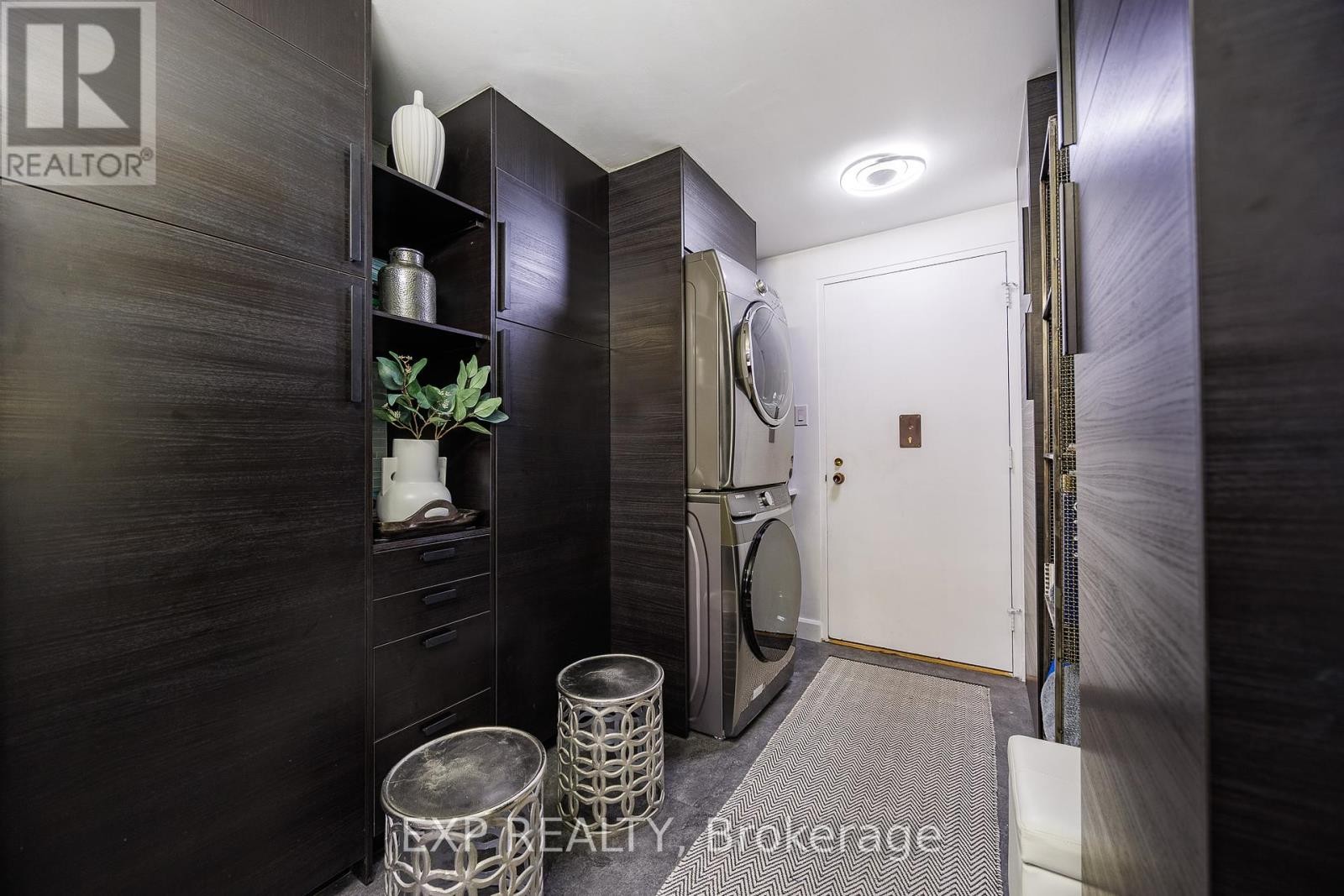 












1003 - 373 LAURIER AVENUE E

,
Ottawa,




Ontario
K1N8X6

