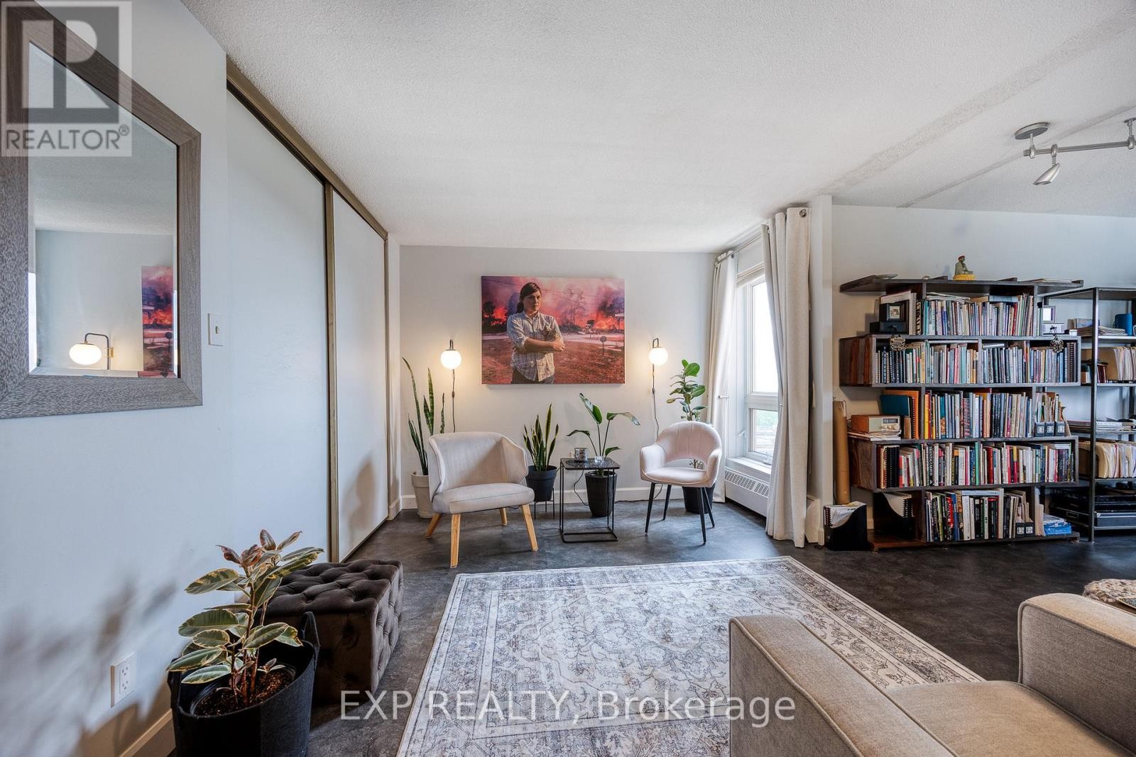 












1003 - 373 LAURIER AVENUE E

,
Ottawa,




Ontario
K1N8X6

