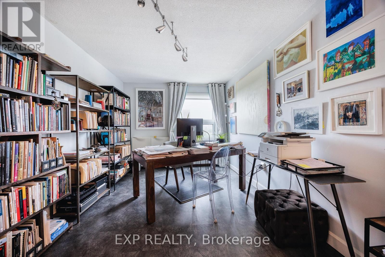 












1003 - 373 LAURIER AVENUE E

,
Ottawa,




Ontario
K1N8X6


