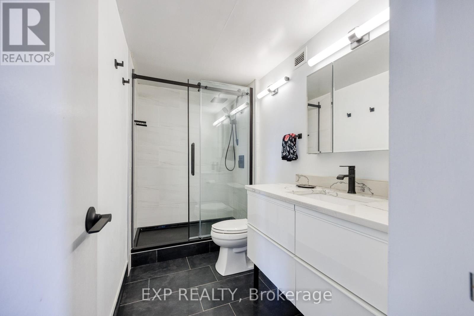 












1003 - 373 LAURIER AVENUE E

,
Ottawa,




Ontario
K1N8X6

