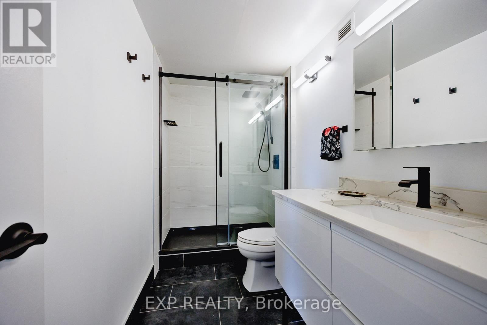 












1003 - 373 LAURIER AVENUE E

,
Ottawa,




Ontario
K1N8X6

