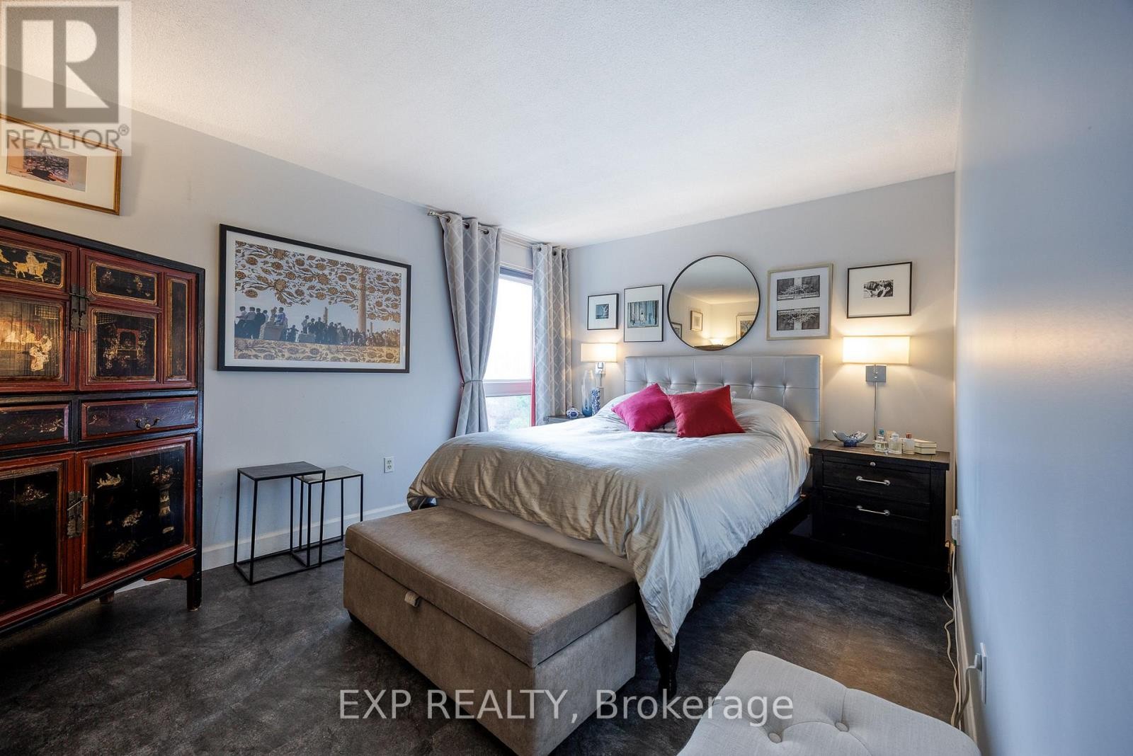 












1003 - 373 LAURIER AVENUE E

,
Ottawa,




Ontario
K1N8X6

