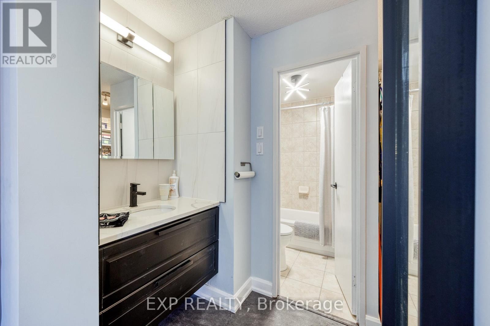 












1003 - 373 LAURIER AVENUE E

,
Ottawa,




Ontario
K1N8X6

