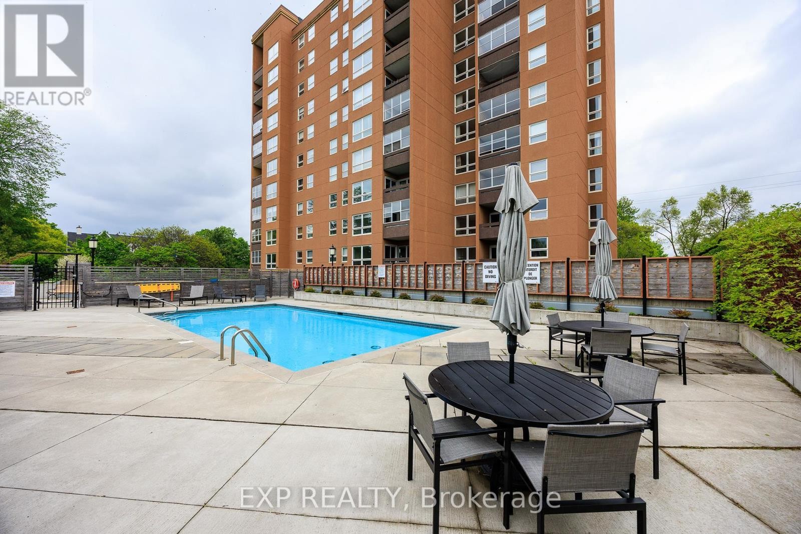 












1003 - 373 LAURIER AVENUE E

,
Ottawa,




Ontario
K1N8X6

