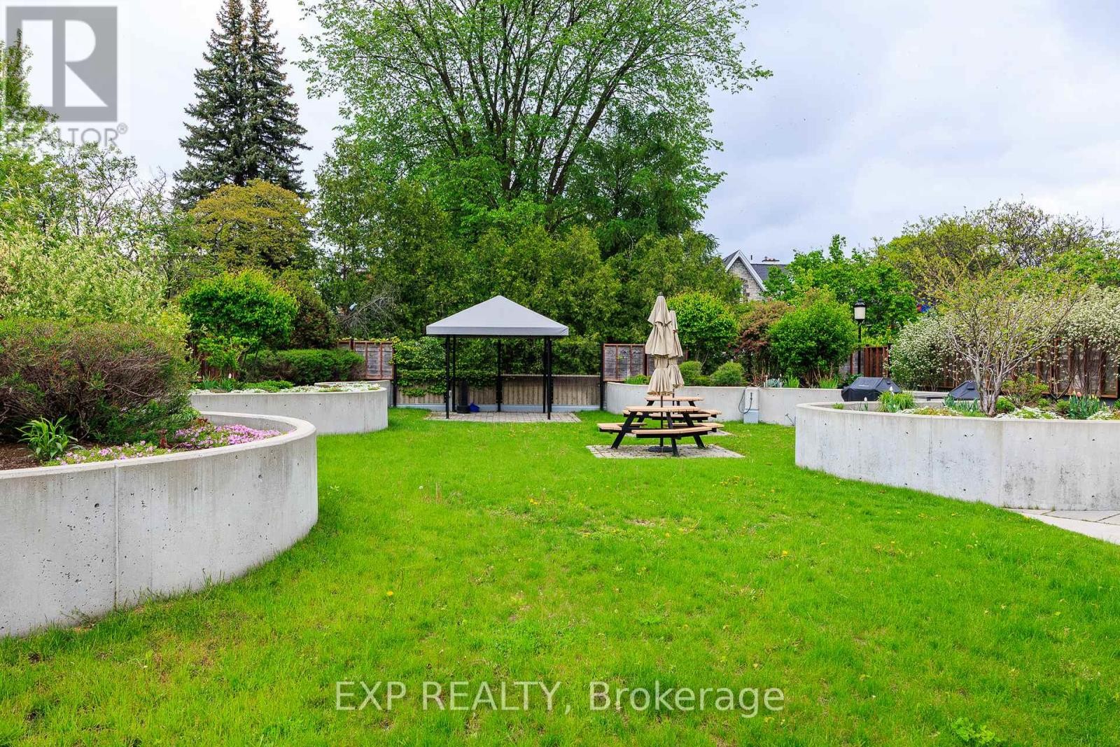 












1003 - 373 LAURIER AVENUE E

,
Ottawa,




Ontario
K1N8X6

