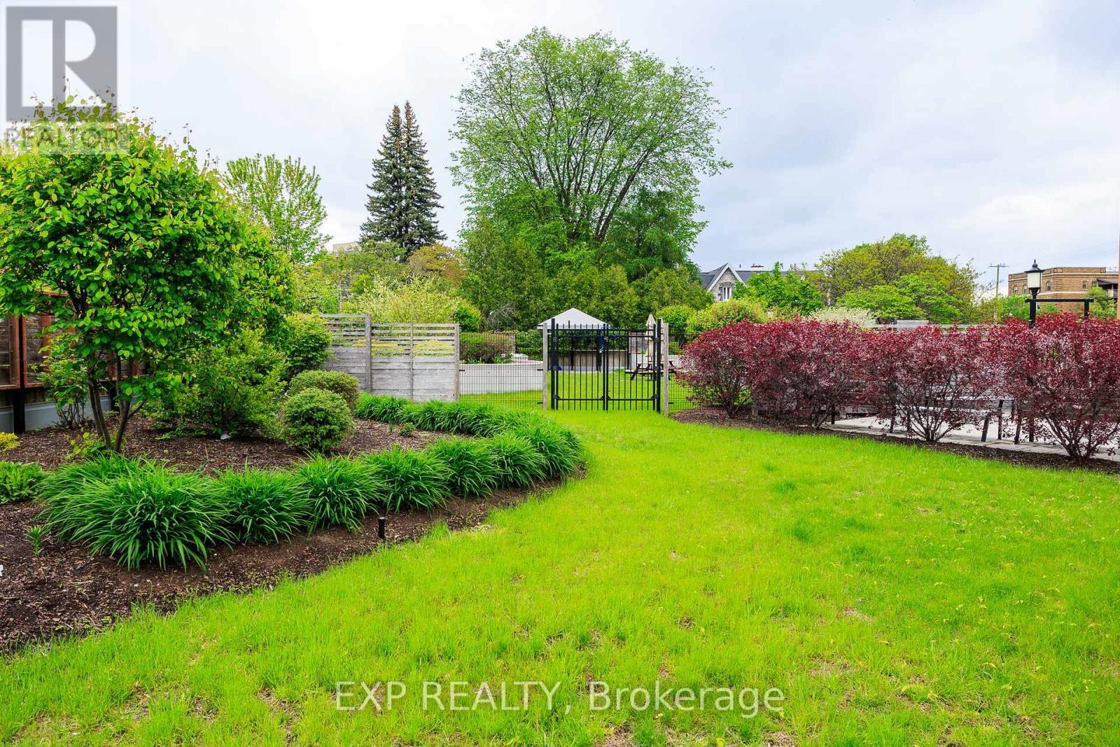 












1003 - 373 LAURIER AVENUE E

,
Ottawa,




Ontario
K1N8X6

