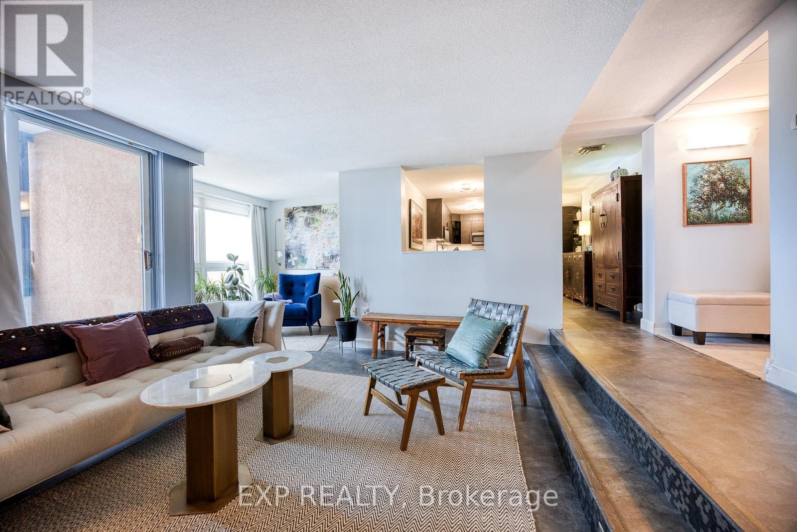 












1003 - 373 LAURIER AVENUE E

,
Ottawa,




Ontario
K1N8X6

