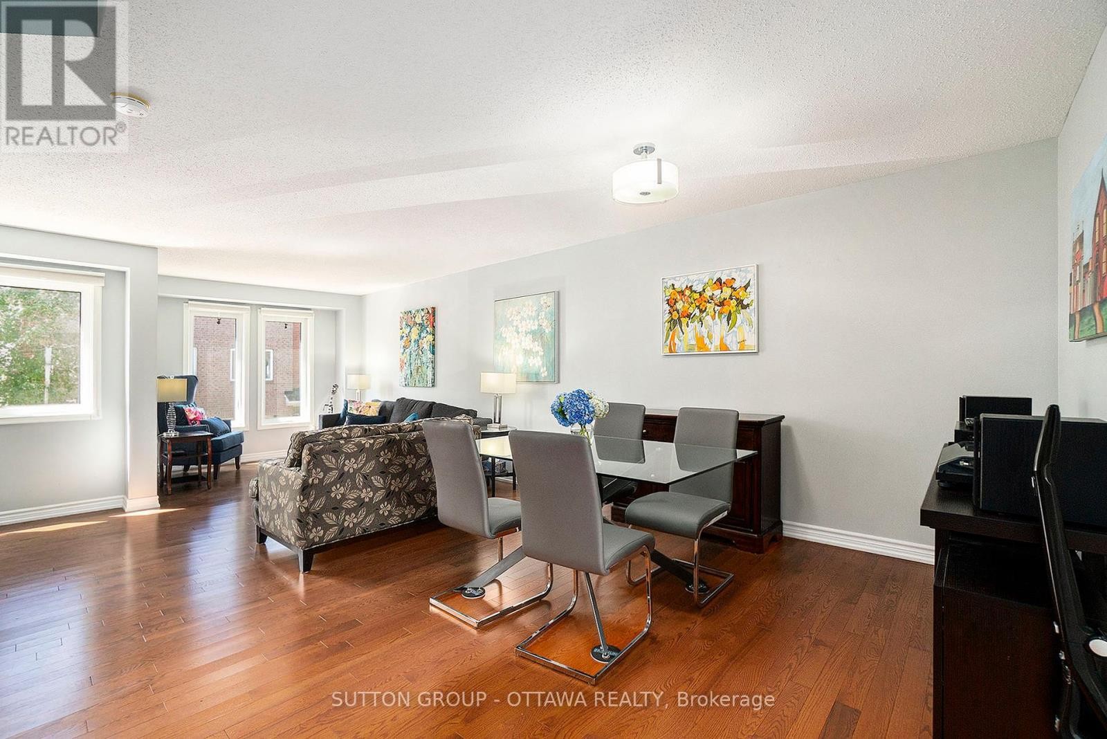 












13 DRAYTON PRIVATE

,
Ottawa,




Ontario
K1K4R1

