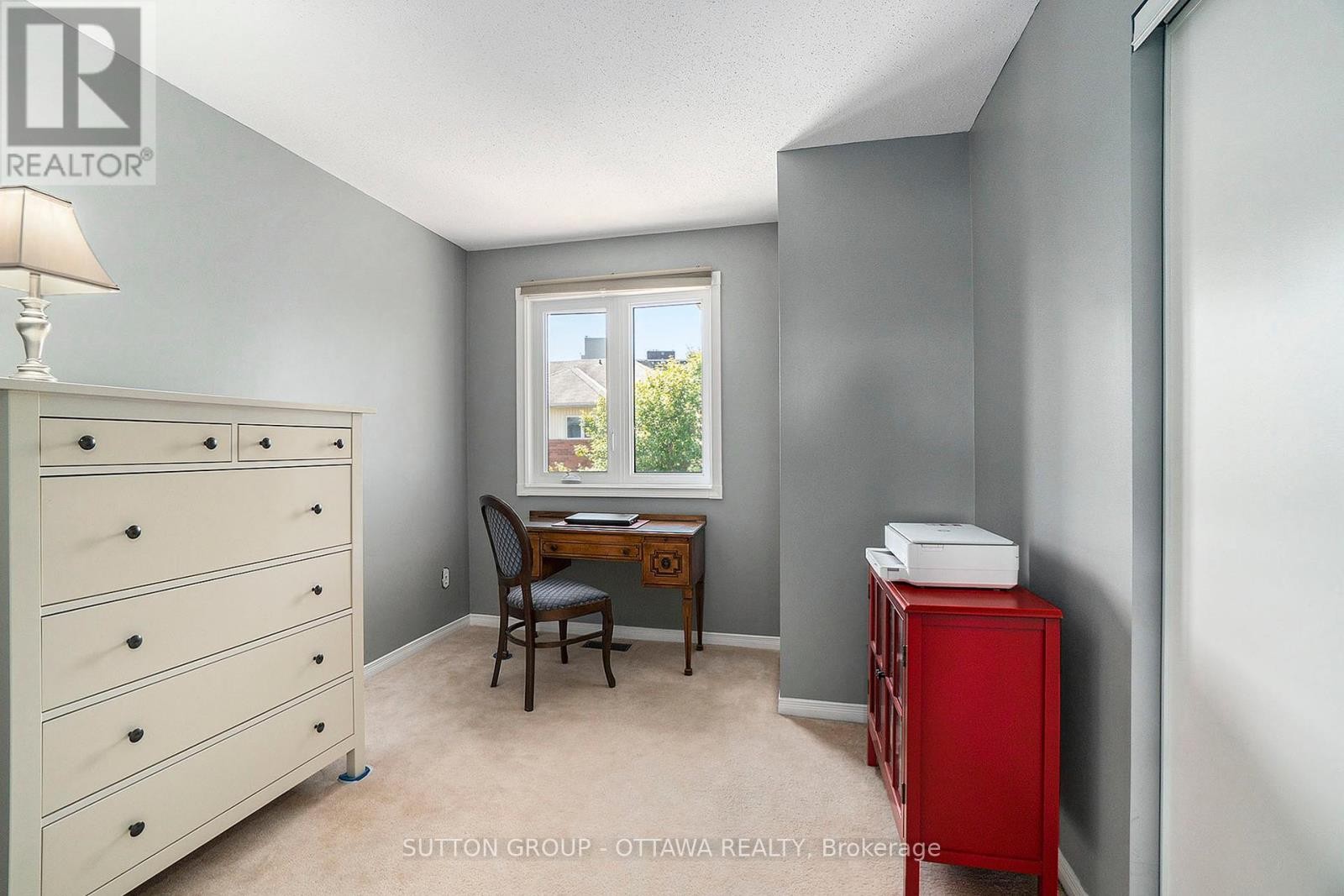 












13 DRAYTON PRIVATE

,
Ottawa,




Ontario
K1K4R1

