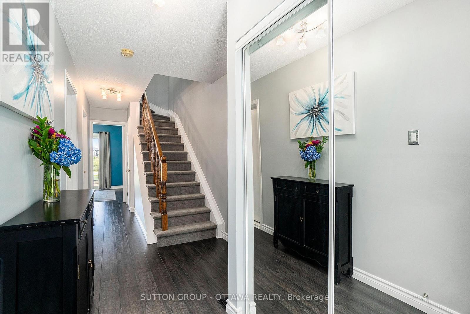 












13 DRAYTON PRIVATE

,
Ottawa,




Ontario
K1K4R1

