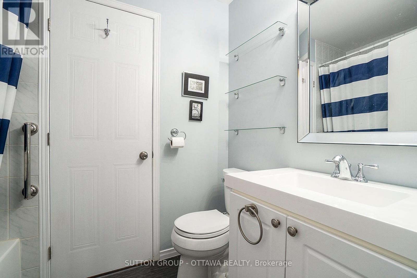 












13 DRAYTON PRIVATE

,
Ottawa,




Ontario
K1K4R1

