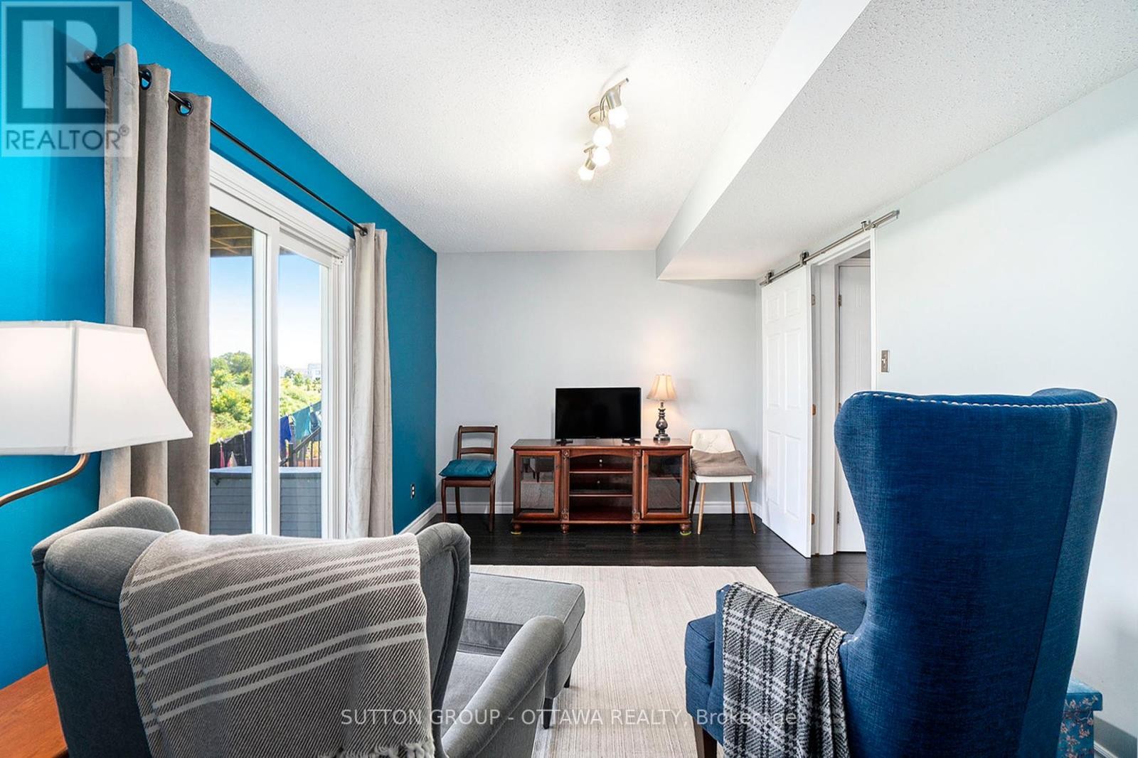 












13 DRAYTON PRIVATE

,
Ottawa,




Ontario
K1K4R1

