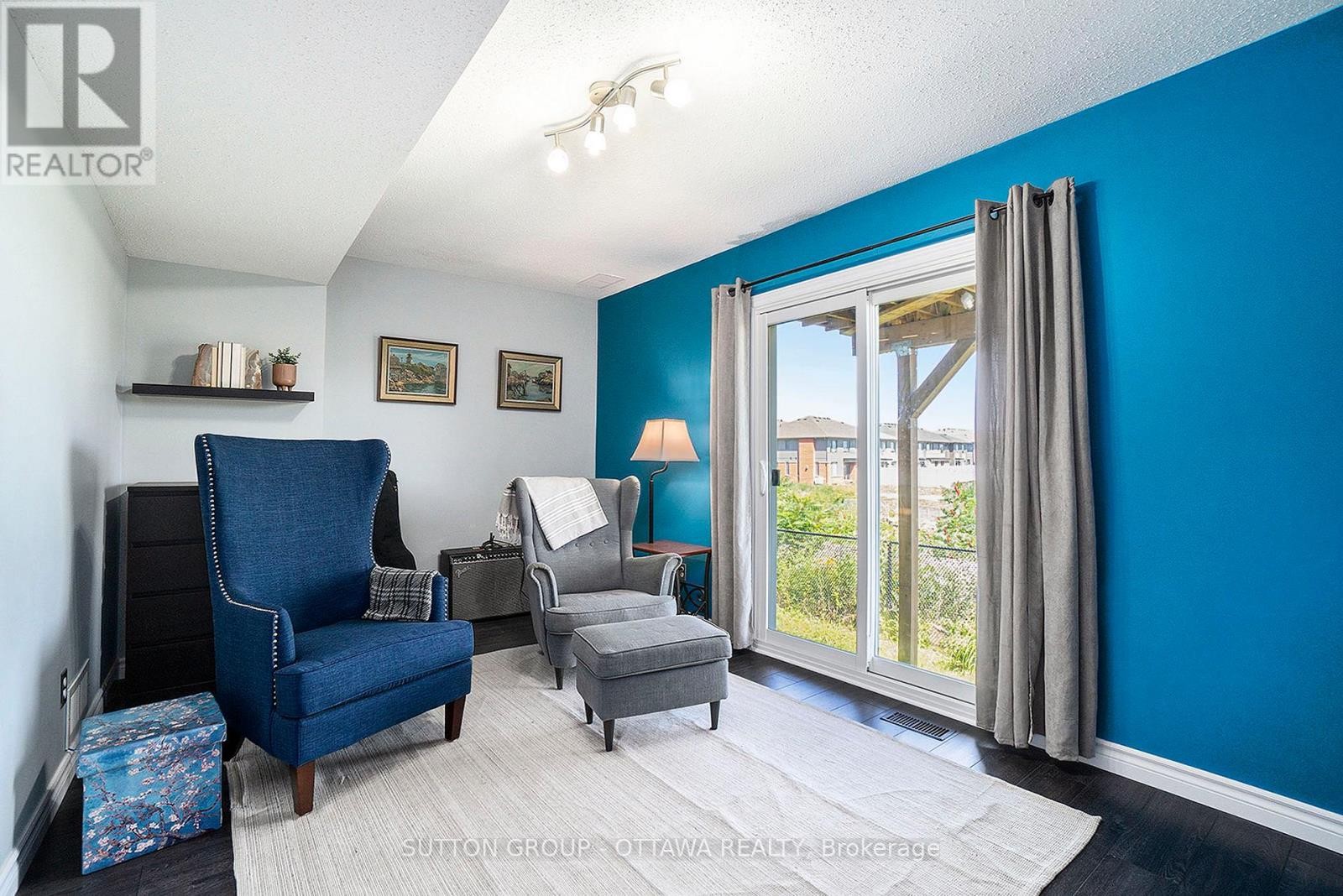 












13 DRAYTON PRIVATE

,
Ottawa,




Ontario
K1K4R1


