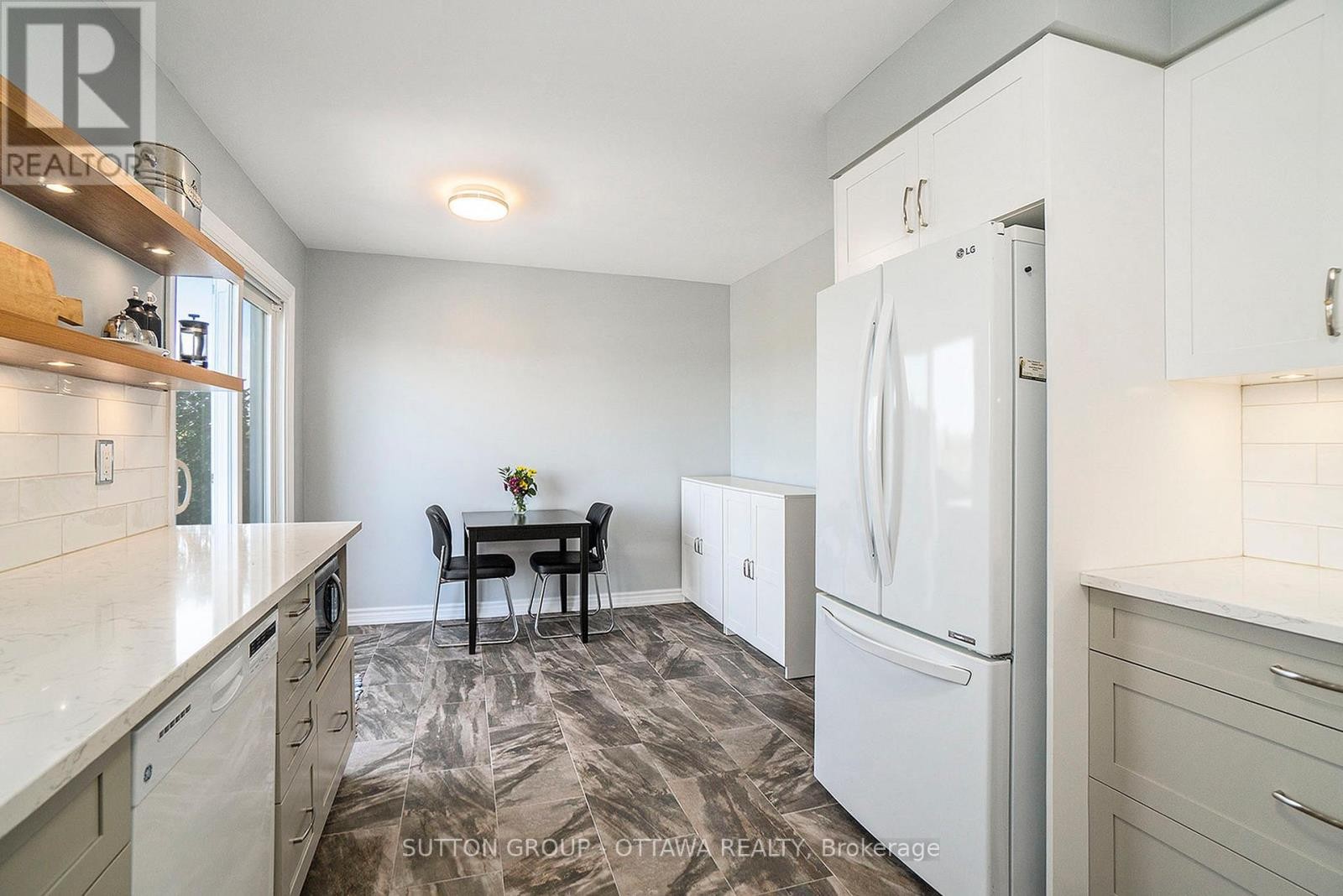 












13 DRAYTON PRIVATE

,
Ottawa,




Ontario
K1K4R1

