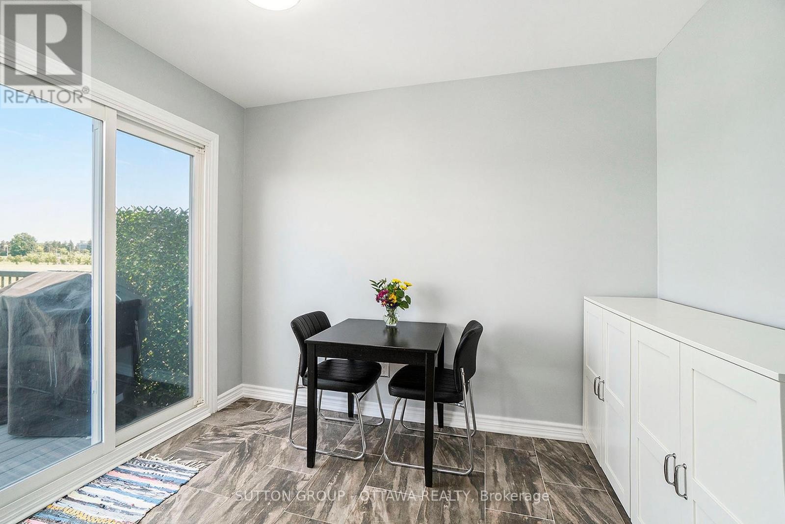 












13 DRAYTON PRIVATE

,
Ottawa,




Ontario
K1K4R1

