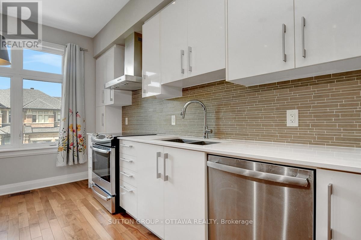 












120 NUTTING CRESCENT

,
Ottawa,




Ontario
K4M0C3

