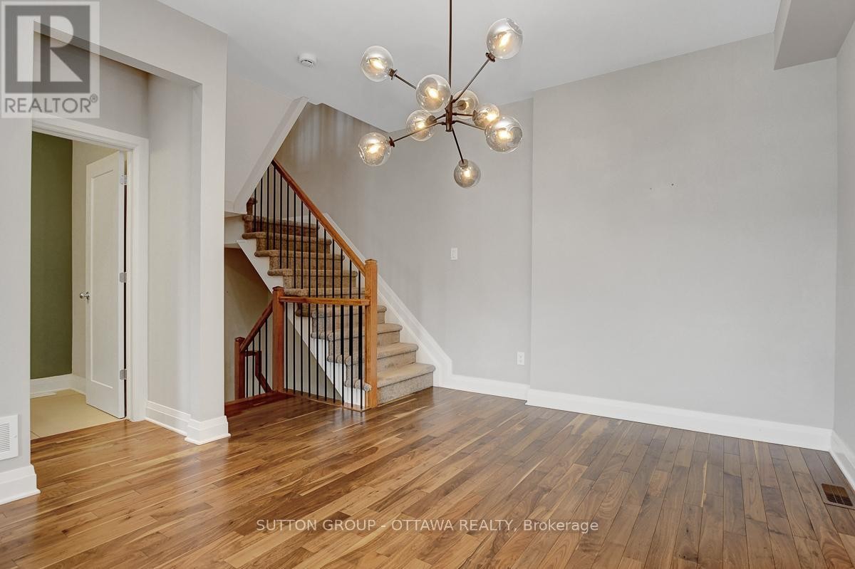 












120 NUTTING CRESCENT

,
Ottawa,




Ontario
K4M0C3

