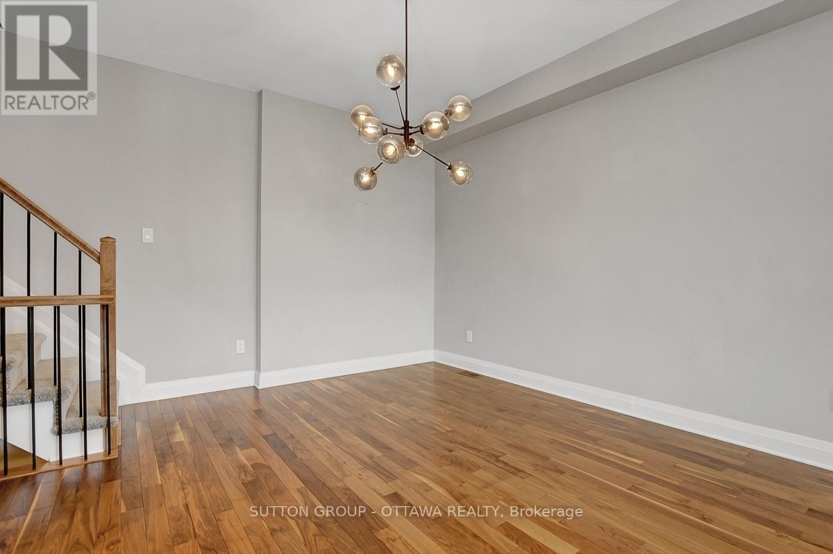 












120 NUTTING CRESCENT

,
Ottawa,




Ontario
K4M0C3

