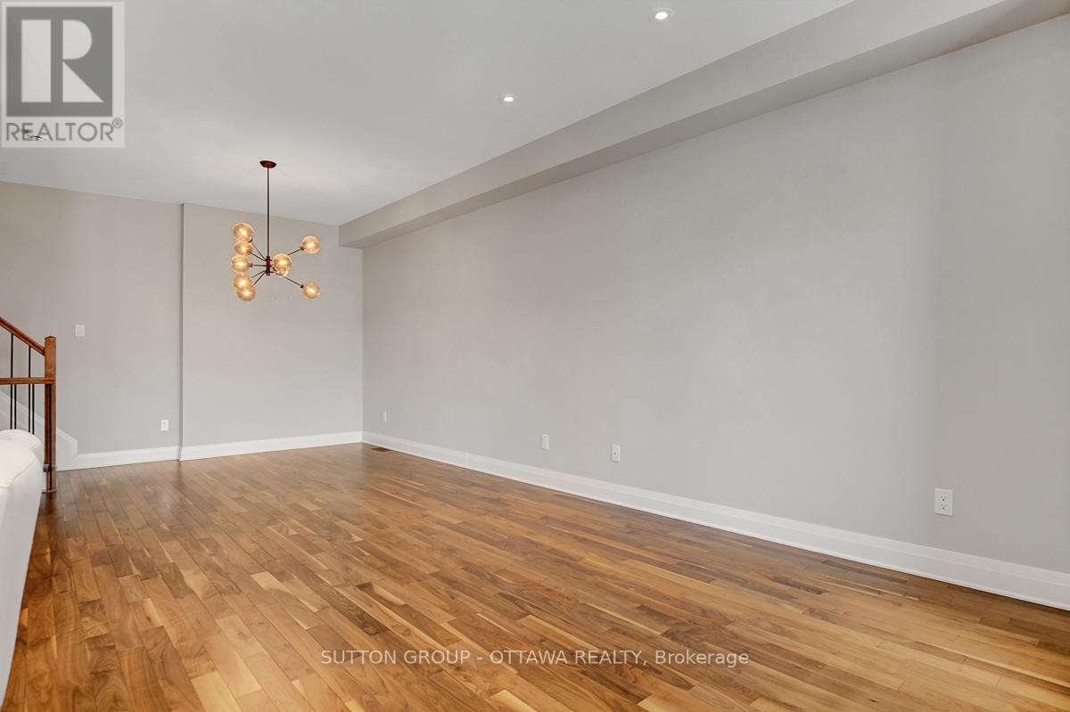 












120 NUTTING CRESCENT

,
Ottawa,




Ontario
K4M0C3


