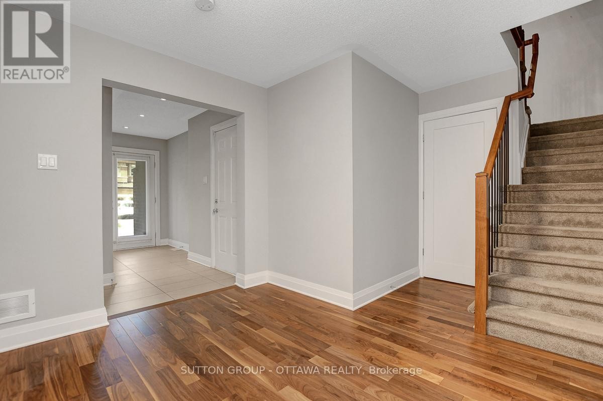 












120 NUTTING CRESCENT

,
Ottawa,




Ontario
K4M0C3

