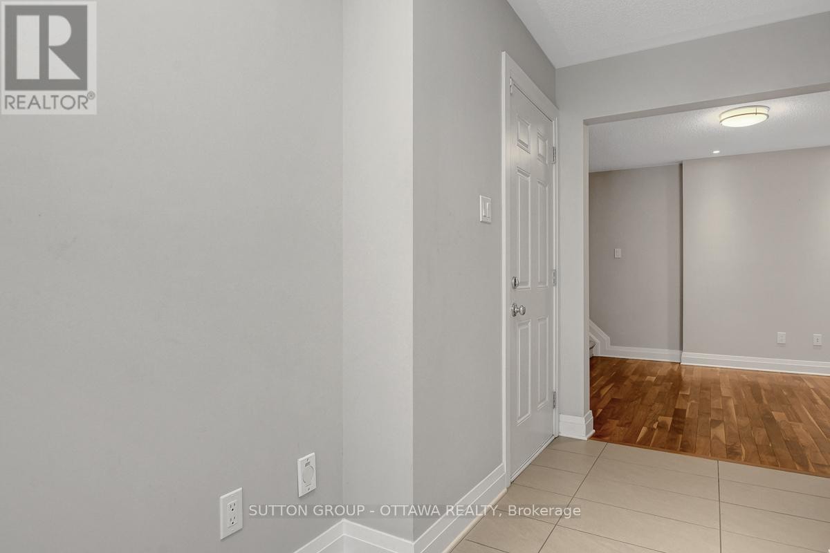 












120 NUTTING CRESCENT

,
Ottawa,




Ontario
K4M0C3


