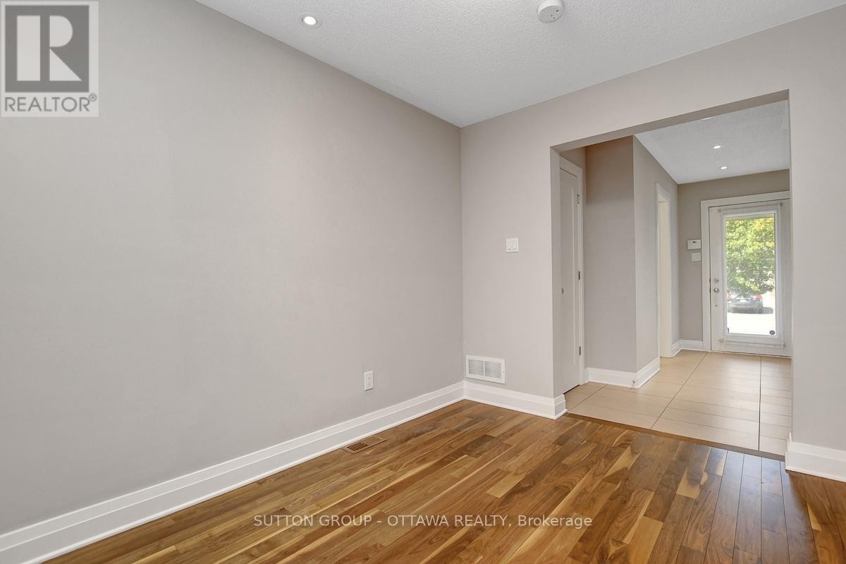 












120 NUTTING CRESCENT

,
Ottawa,




Ontario
K4M0C3

