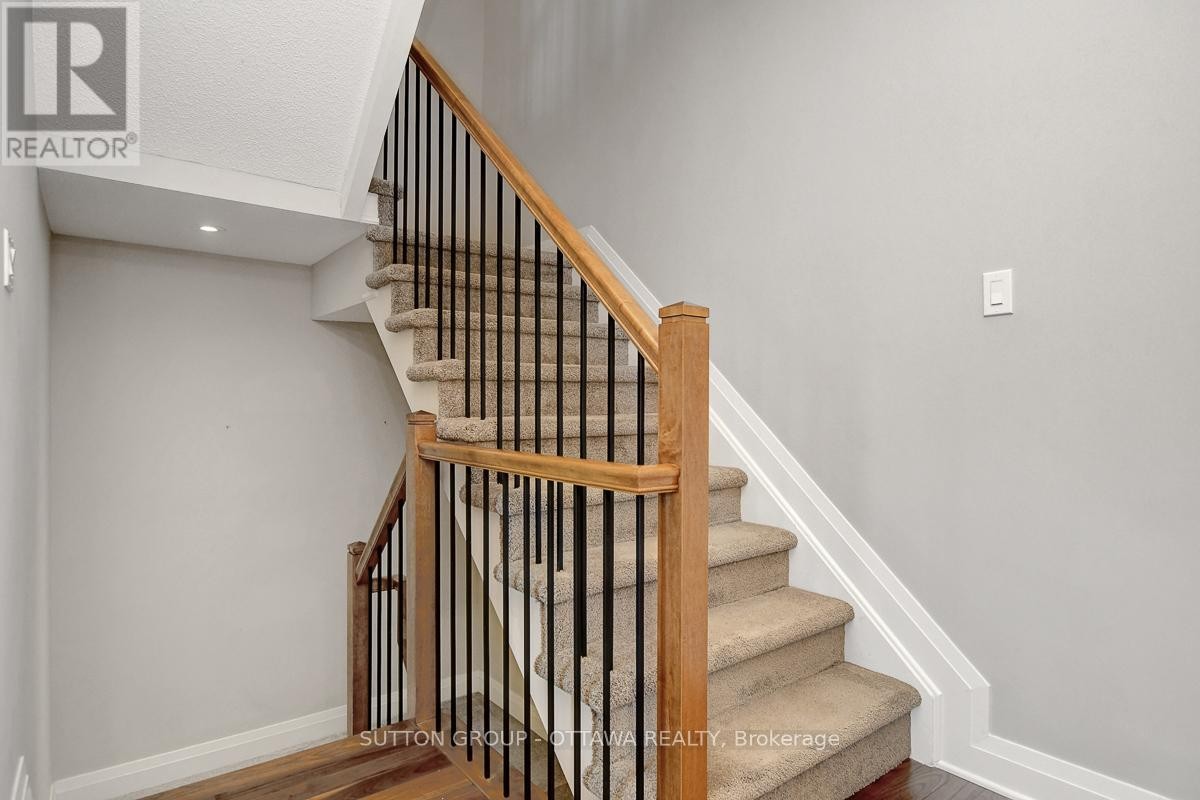 












120 NUTTING CRESCENT

,
Ottawa,




Ontario
K4M0C3

