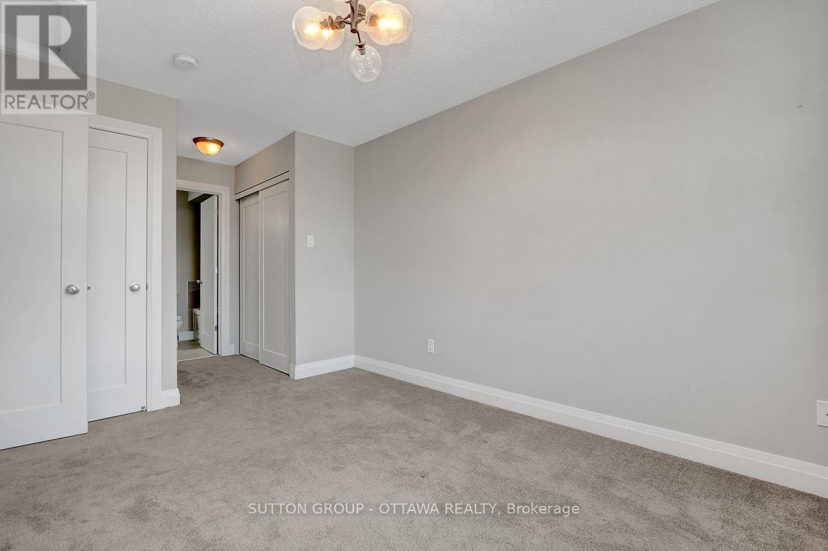 












120 NUTTING CRESCENT

,
Ottawa,




Ontario
K4M0C3

