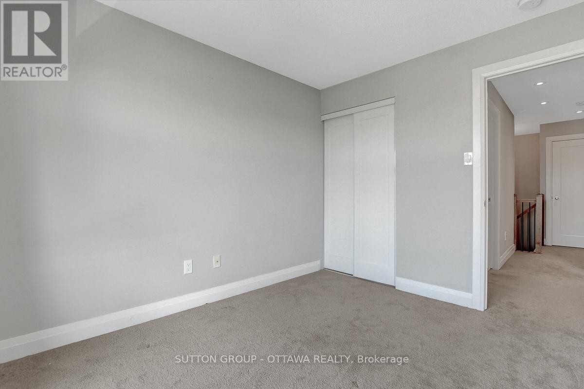 












120 NUTTING CRESCENT

,
Ottawa,




Ontario
K4M0C3

