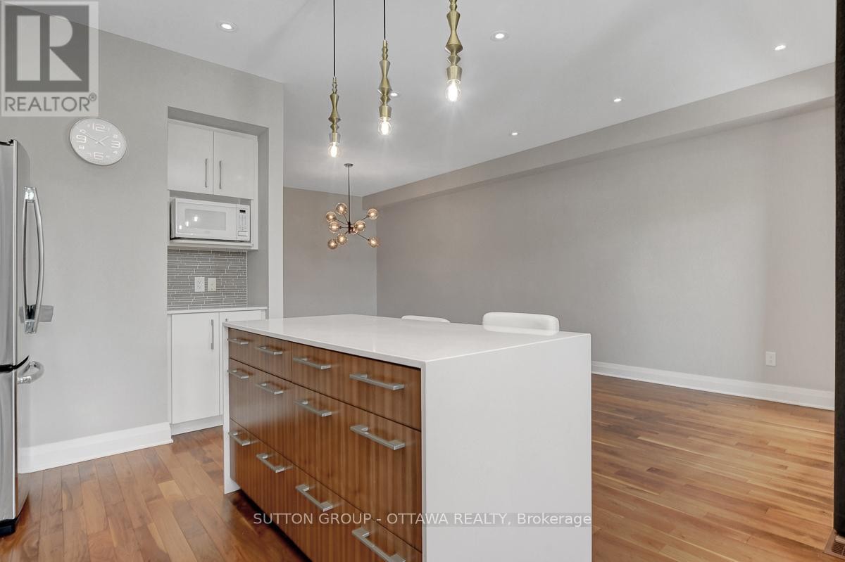 












120 NUTTING CRESCENT

,
Ottawa,




Ontario
K4M0C3

