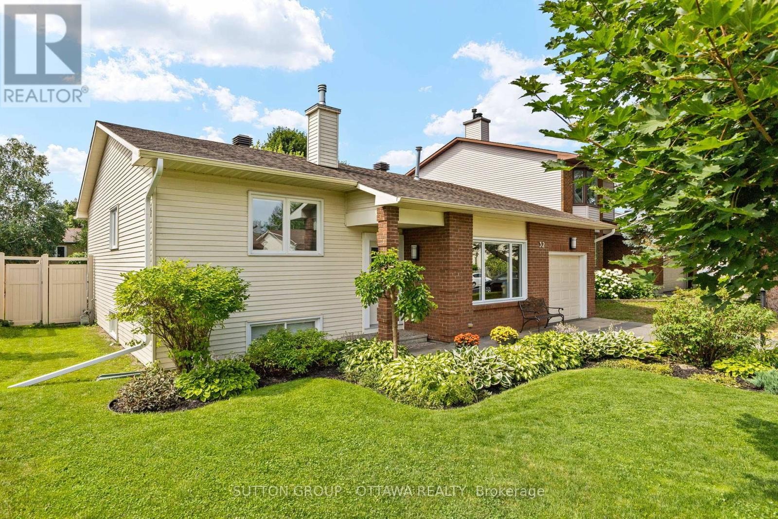 












32 FLINT COURT SW

,
Ottawa,




Ontario
K2J2S1

