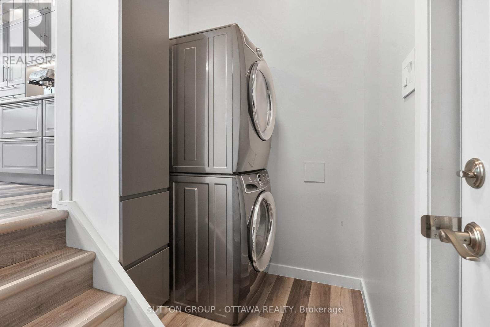 












32 FLINT COURT SW

,
Ottawa,




Ontario
K2J2S1

